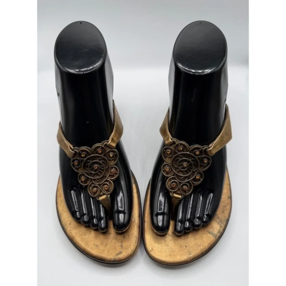 A. Giannetti Women 9 Floral Bronze‎ Embellished Thong Baby Heel Sandals Retro